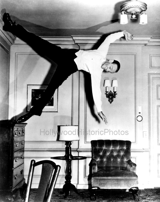 Fred Astaire 1951 Royal Wedding WM.jpg